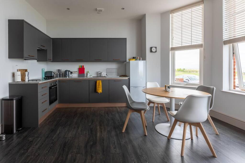 마게이트 Waves@Walpole - 2 Bed Flat With Amazing Sea Views 아파트 외부 사진
