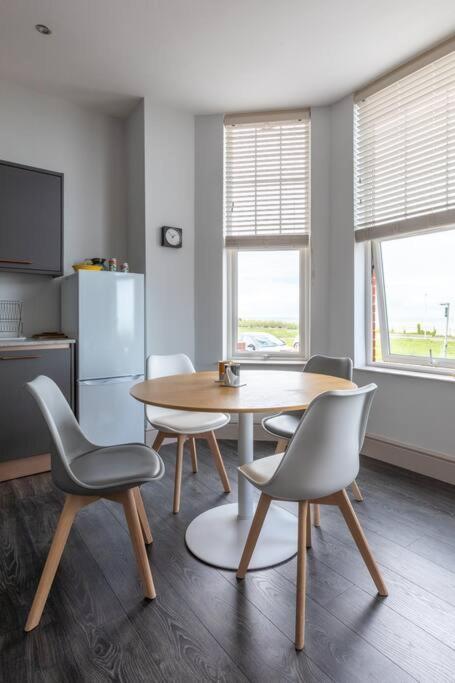 마게이트 Waves@Walpole - 2 Bed Flat With Amazing Sea Views 아파트 외부 사진