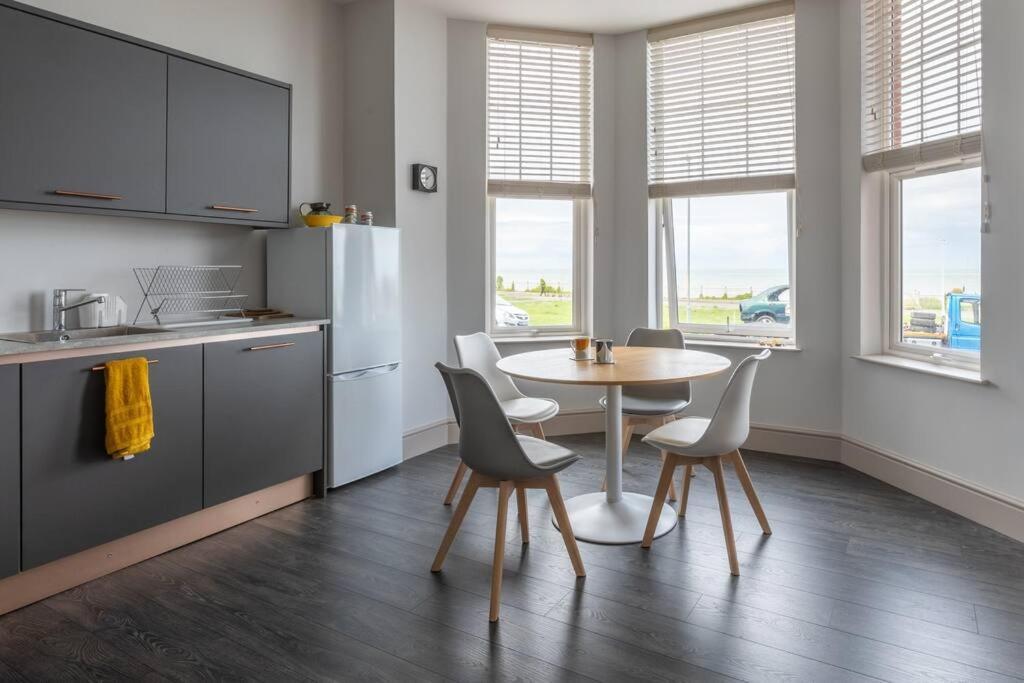 마게이트 Waves@Walpole - 2 Bed Flat With Amazing Sea Views 아파트 외부 사진