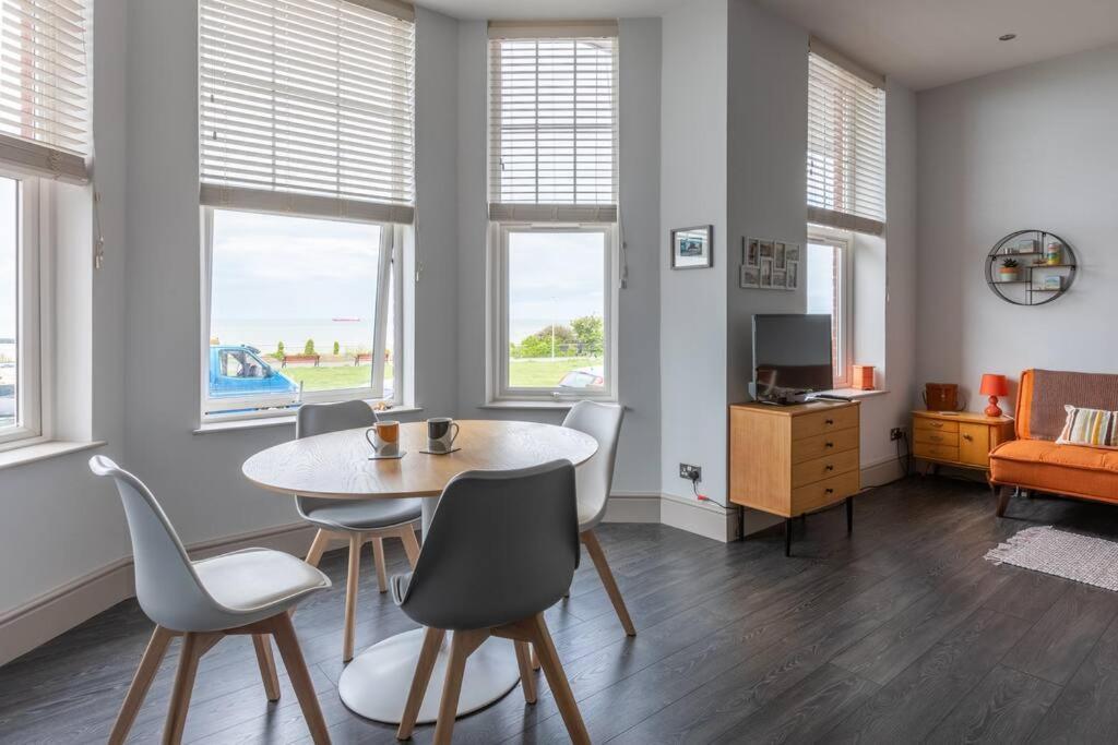 마게이트 Waves@Walpole - 2 Bed Flat With Amazing Sea Views 아파트 외부 사진
